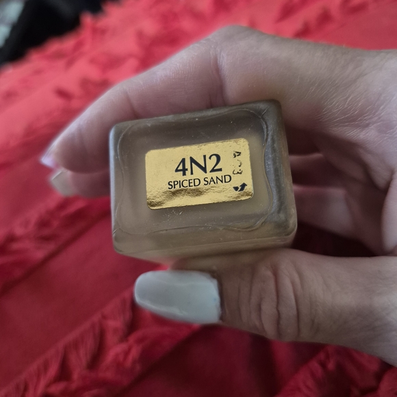 Estee Lauder Double Wear Foundation - Spiced Sand - Picture 2 of 2